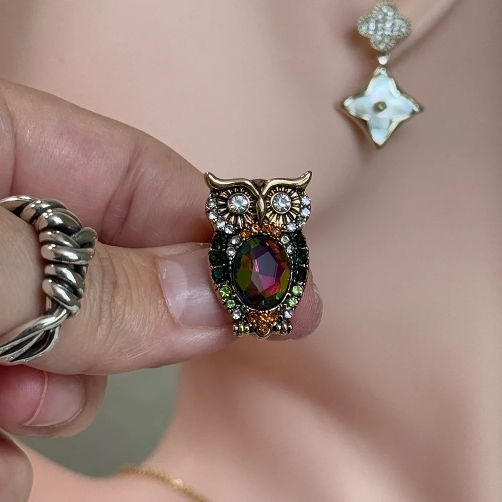 ⚜️ Vintage Style Elegant Gold Owl Brooch with Crystals 💎